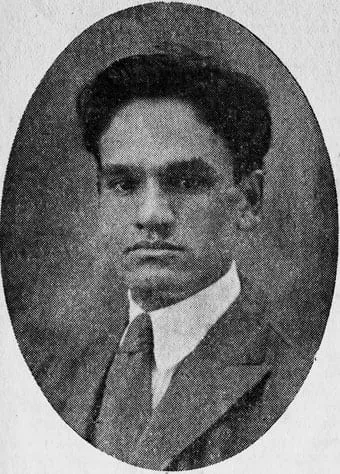 Retrato juvenil de César Vallejo en un óvalo, con terno oscuro y corbata
